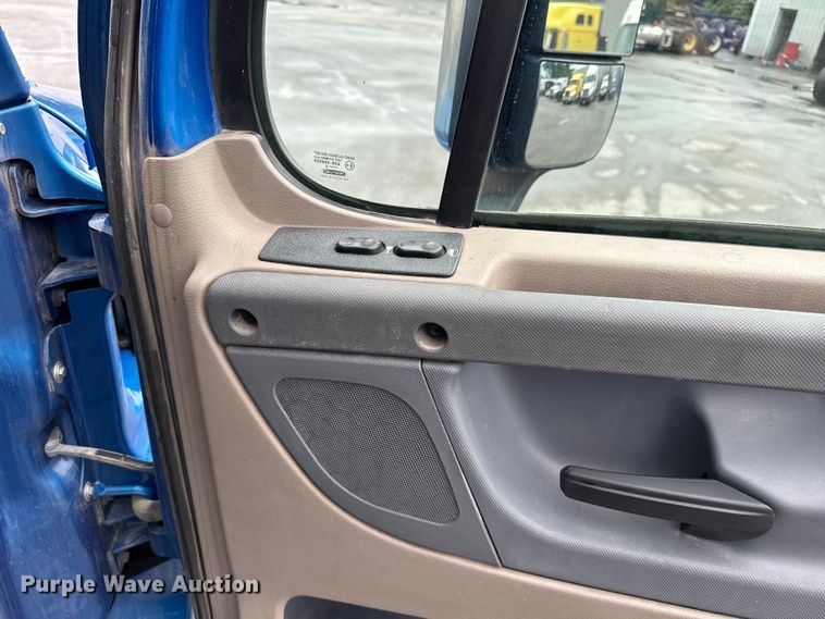 image for item EV1867 2017 Freightliner semi truck