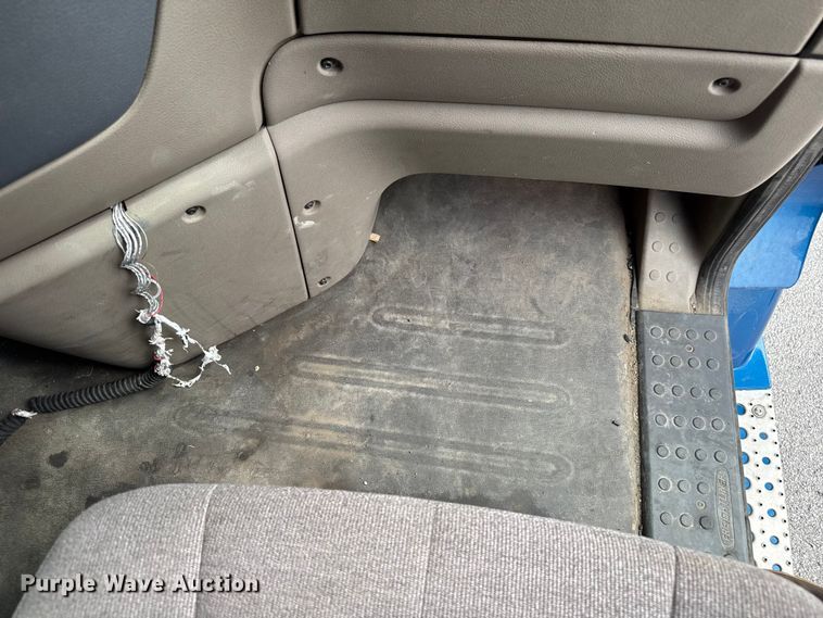 image for item EV1867 2017 Freightliner semi truck