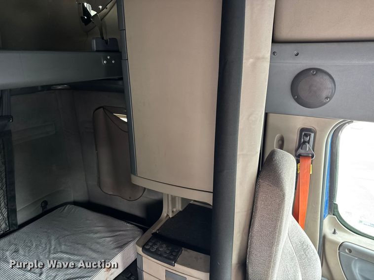 image for item EV1867 2017 Freightliner semi truck