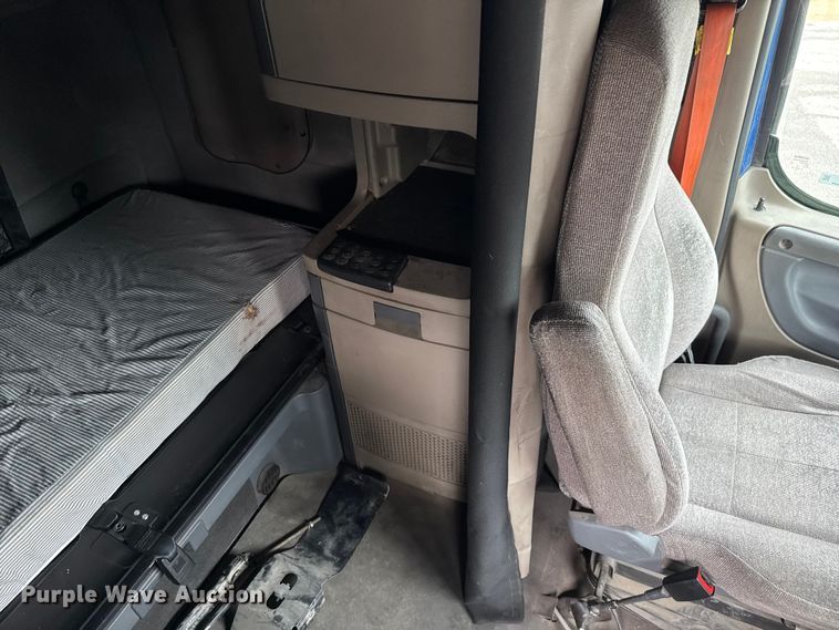 image for item EV1867 2017 Freightliner semi truck