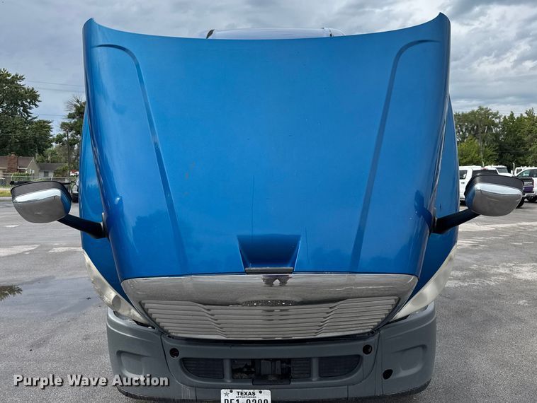 image for item EV1867 2017 Freightliner semi truck