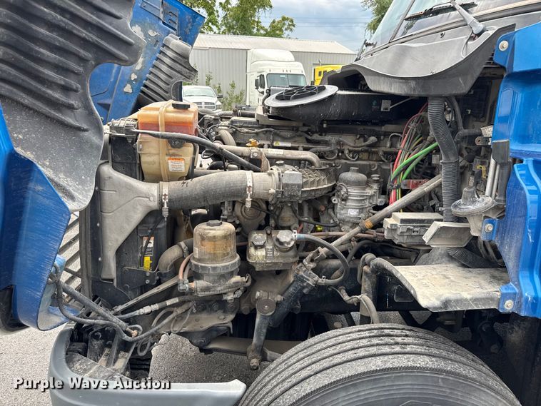 image for item EV1867 2017 Freightliner semi truck