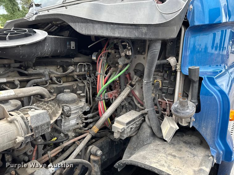 image for item EV1867 2017 Freightliner semi truck