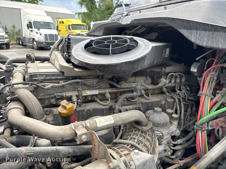 image for item EV1867 2017 Freightliner semi truck