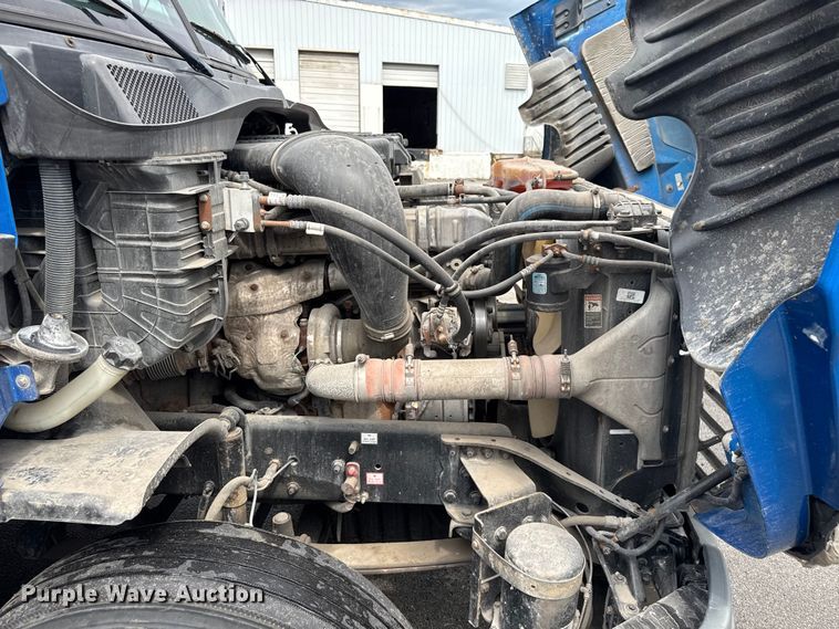 image for item EV1867 2017 Freightliner semi truck