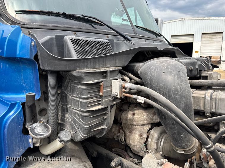 image for item EV1867 2017 Freightliner semi truck