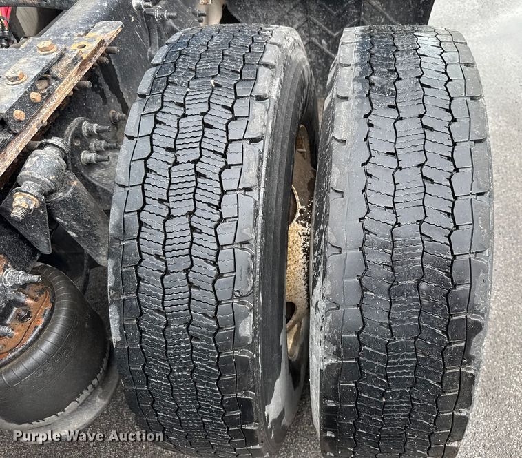 image for item EV1867 2017 Freightliner semi truck