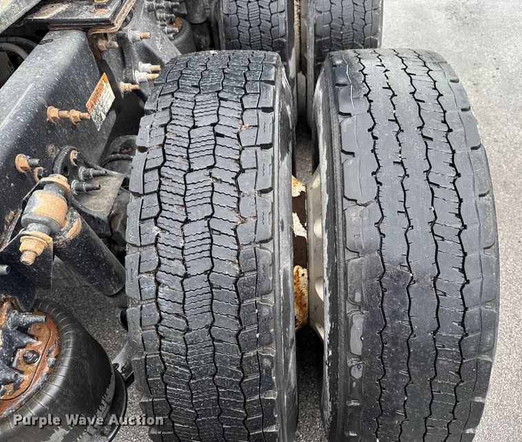 image for item EV1867 2017 Freightliner semi truck