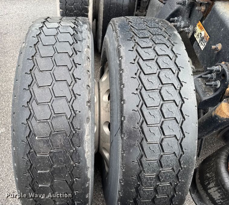 image for item EV1867 2017 Freightliner semi truck