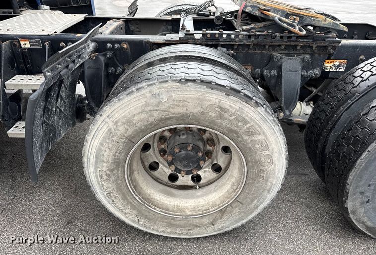 image for item EV1867 2017 Freightliner semi truck