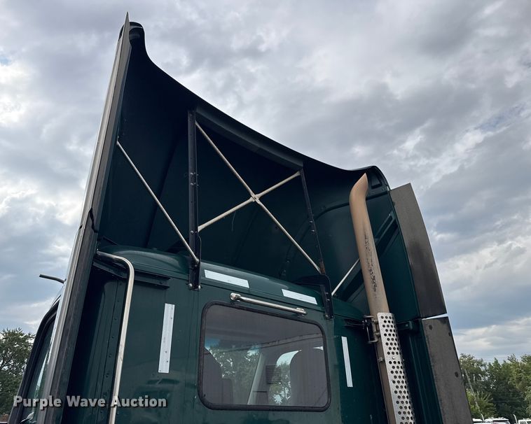 image for item EV1868 2019 Kenworth T680 semi truck