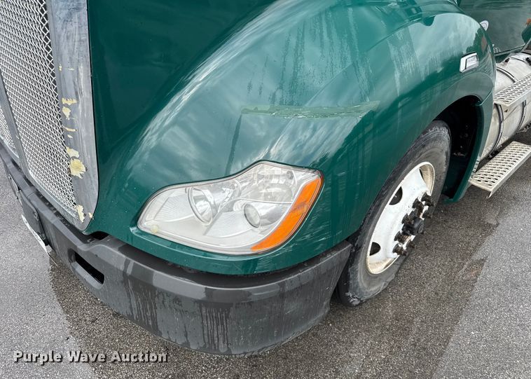 image for item EV1868 2019 Kenworth T680 semi truck