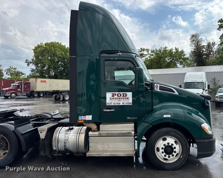 image for item EV1868 2019 Kenworth T680 semi truck