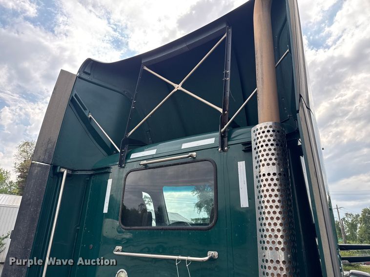 image for item EV1868 2019 Kenworth T680 semi truck