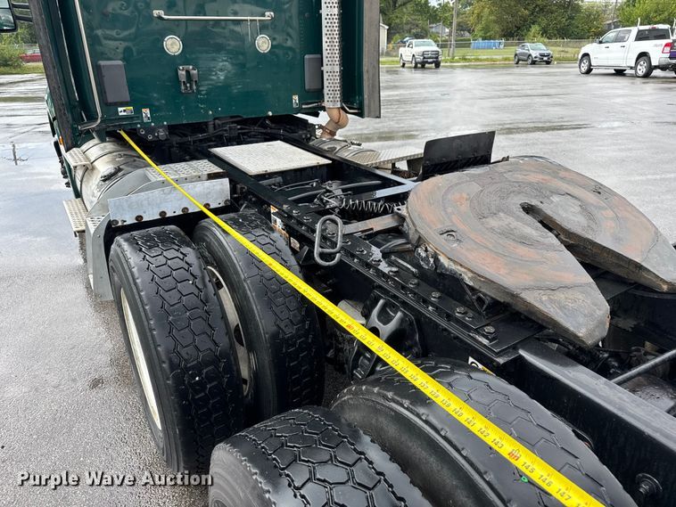 image for item EV1868 2019 Kenworth T680 semi truck