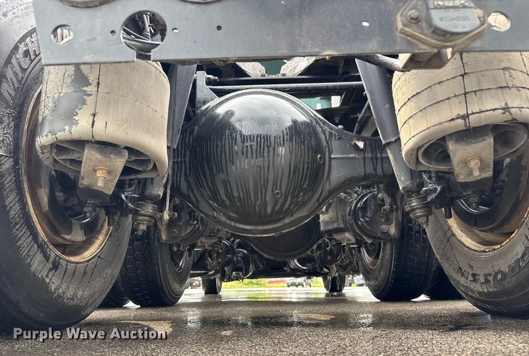 image for item EV1868 2019 Kenworth T680 semi truck