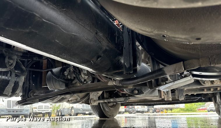 image for item EV1868 2019 Kenworth T680 semi truck