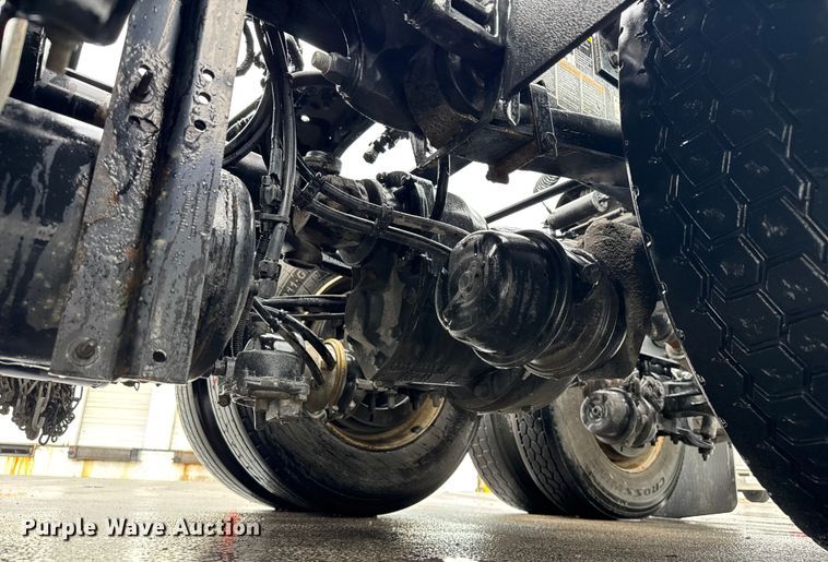 image for item EV1868 2019 Kenworth T680 semi truck