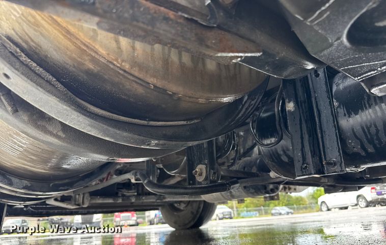 image for item EV1868 2019 Kenworth T680 semi truck