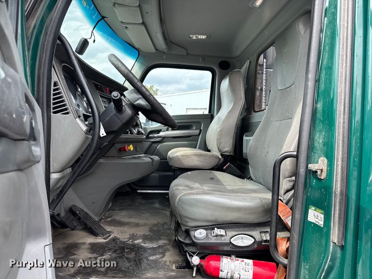 image for item EV1868 2019 Kenworth T680 semi truck