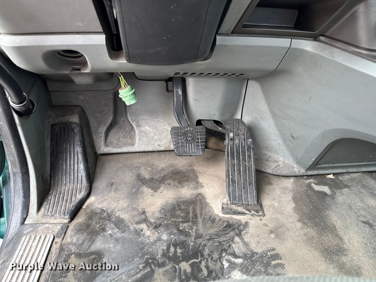 image for item EV1868 2019 Kenworth T680 semi truck