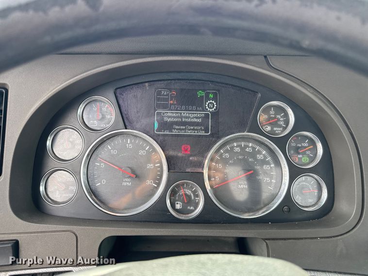 image for item EV1868 2019 Kenworth T680 semi truck