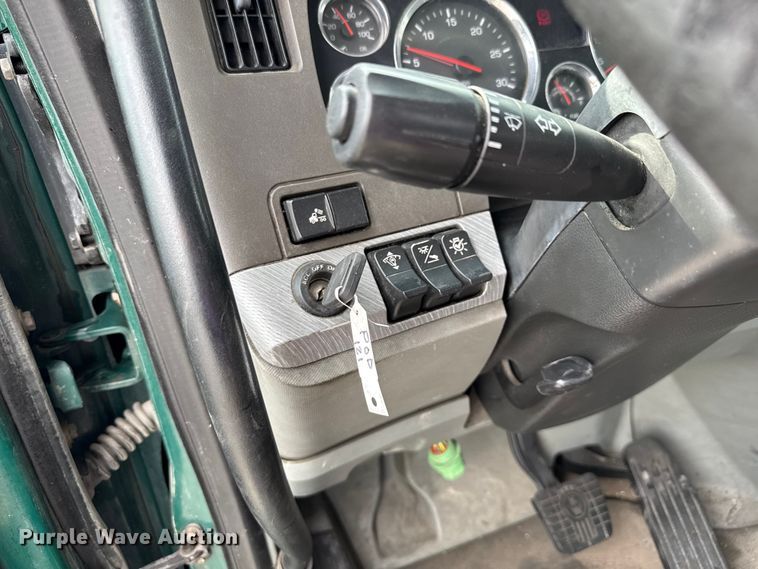 image for item EV1868 2019 Kenworth T680 semi truck