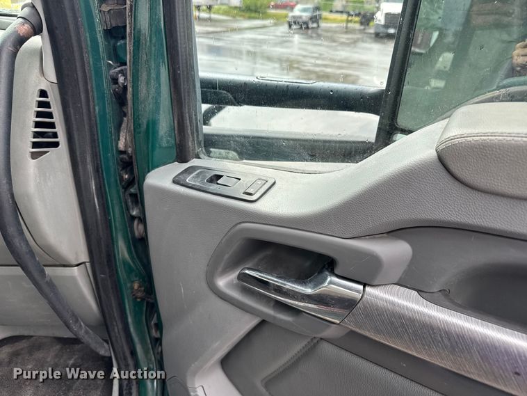 image for item EV1868 2019 Kenworth T680 semi truck