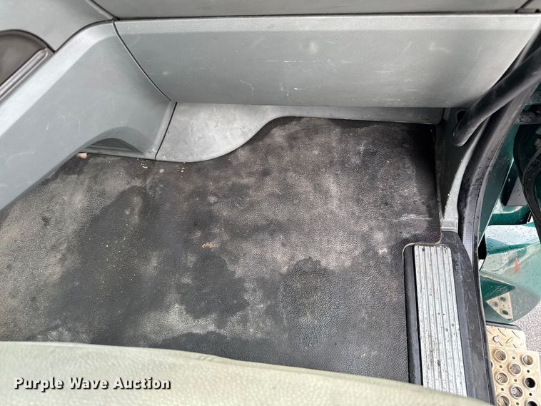 image for item EV1868 2019 Kenworth T680 semi truck