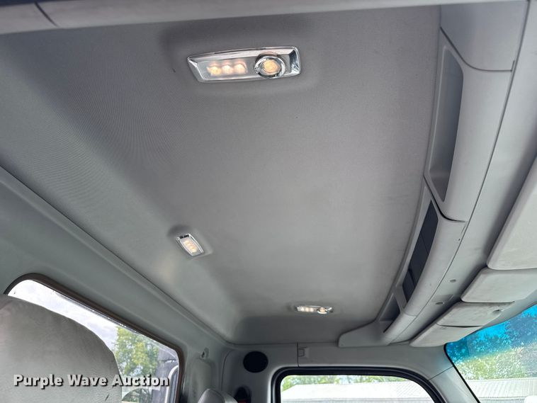 image for item EV1868 2019 Kenworth T680 semi truck