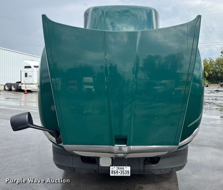 image for item EV1868 2019 Kenworth T680 semi truck