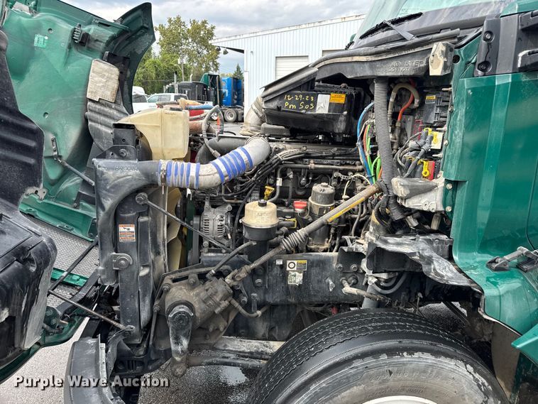 image for item EV1868 2019 Kenworth T680 semi truck