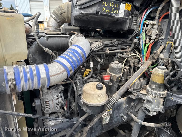 image for item EV1868 2019 Kenworth T680 semi truck