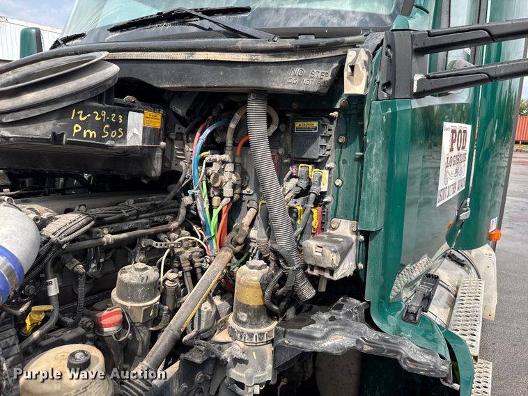 image for item EV1868 2019 Kenworth T680 semi truck