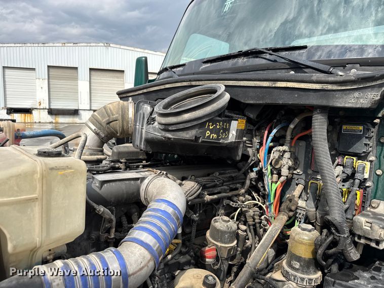 image for item EV1868 2019 Kenworth T680 semi truck