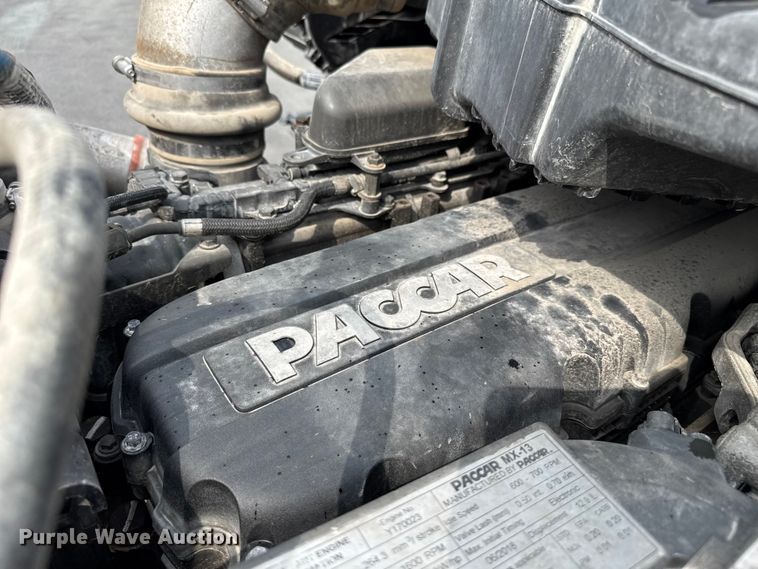 image for item EV1868 2019 Kenworth T680 semi truck