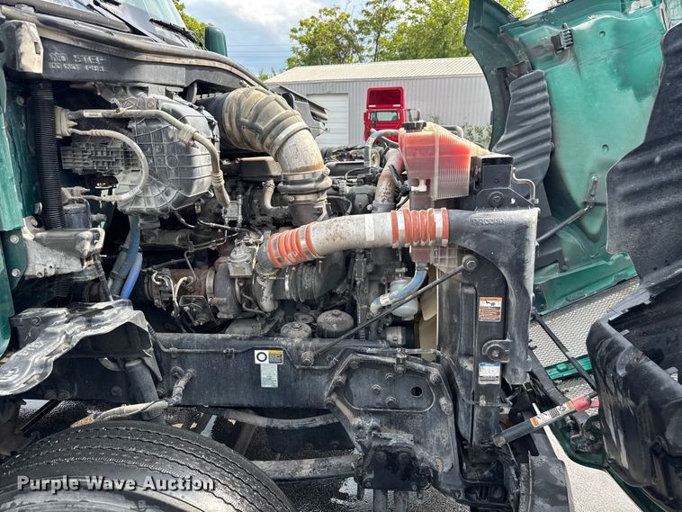 image for item EV1868 2019 Kenworth T680 semi truck