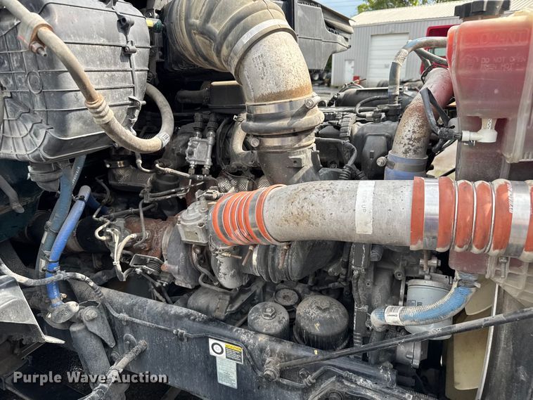 image for item EV1868 2019 Kenworth T680 semi truck