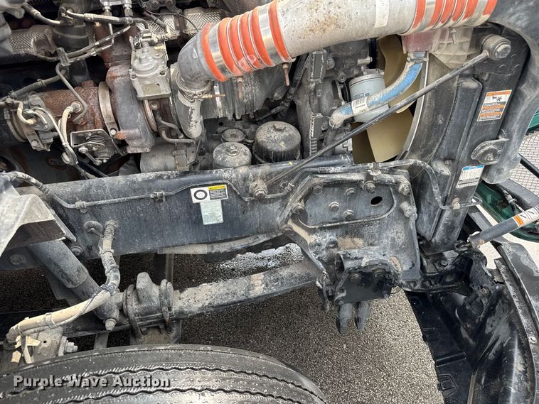 image for item EV1868 2019 Kenworth T680 semi truck