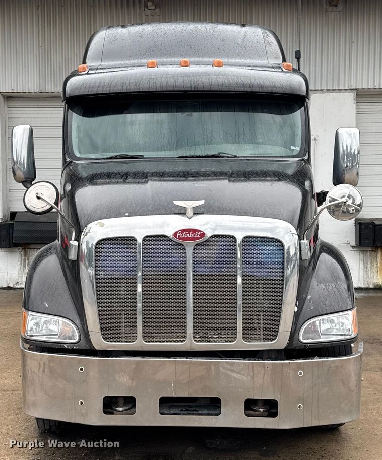 image for item EV1869 2005 Peterbilt 387 semi truck