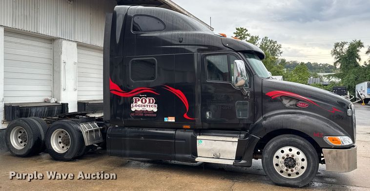 image for item EV1869 2005 Peterbilt 387 semi truck