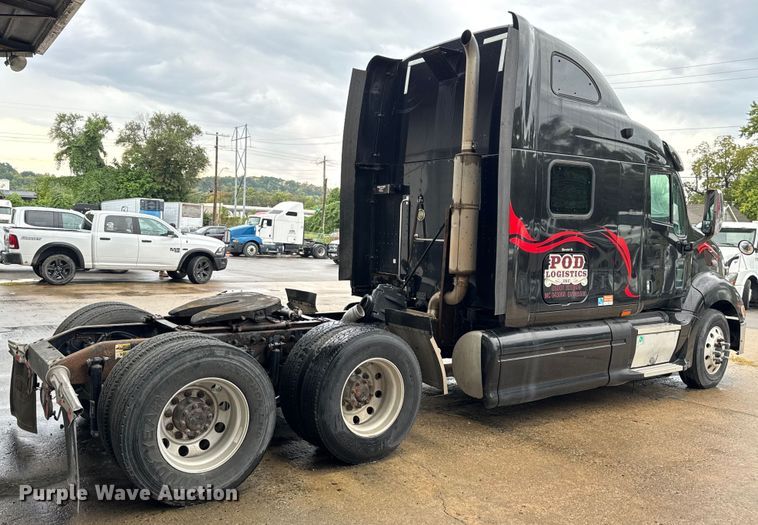 image for item EV1869 2005 Peterbilt 387 semi truck
