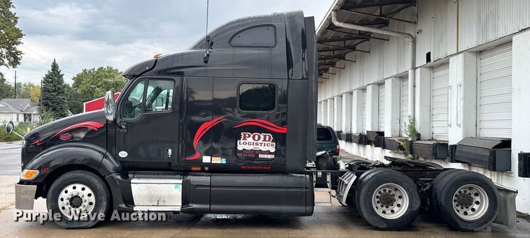 image for item EV1869 2005 Peterbilt 387 semi truck