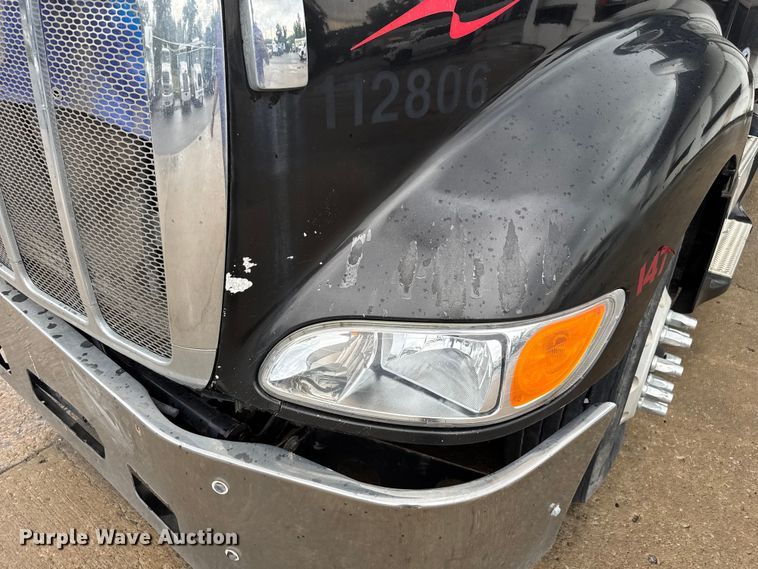 image for item EV1869 2005 Peterbilt 387 semi truck