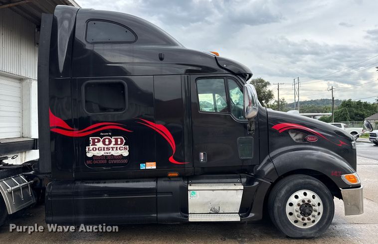 image for item EV1869 2005 Peterbilt 387 semi truck