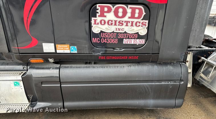 image for item EV1869 2005 Peterbilt 387 semi truck