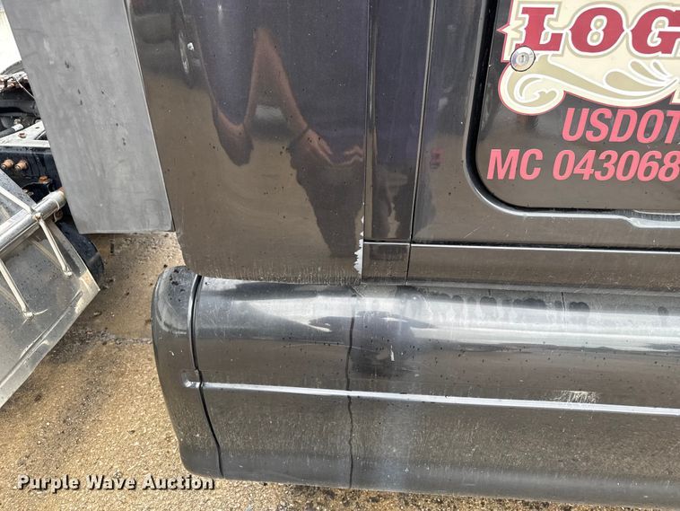 image for item EV1869 2005 Peterbilt 387 semi truck