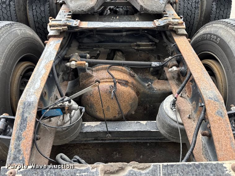 image for item EV1869 2005 Peterbilt 387 semi truck