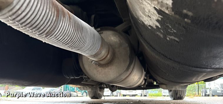 image for item EV1869 2005 Peterbilt 387 semi truck