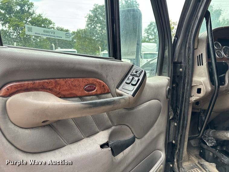 image for item EV1869 2005 Peterbilt 387 semi truck
